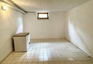 Zentral gelegenes Ein- bis Zweifamilienhaus mit großem Garten und Doppelgarage!