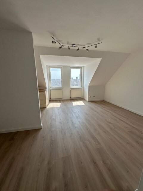 Badenerstraße - herrliche 2 Zimmerwohnung mit Autoabstellplatz!