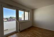 Top-sanierte 4-Zimmer Wohnung mit Balkon