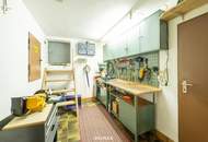 Stilvolles Ein- Zweifamilienhaus mit Doppelgarage und großen Garten