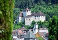 Große Villa thronend über Feldkirch mit Baulandreserve