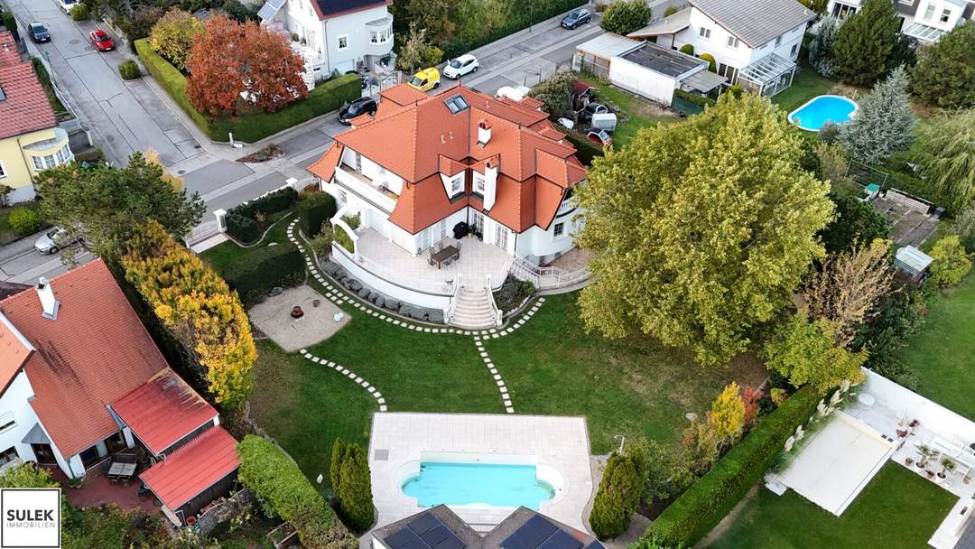Traumhafte Villa mit historischem Flair, großem Garten, Pool, Sauna & und vielem mehr!