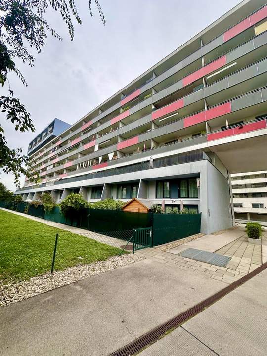 Großzügige Wohnung mit Loggia, moderner Küche und vielen anderen Highlights!