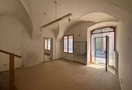 Praktischer Lagerraum mit Altbauflair und zwei Schaufenster zur Michaeligasse