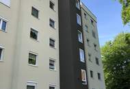 Über den Dächern von Steyr: lichtdurchflutete 3-Zimmer-Wohnung im letzten Stock mit Loggia, Tiefgarage und hochwertige Möbelablöse – stilvoll wohnen mit sonnigem Ausblick und zentraler Lage!