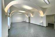 Gewerblicher Raum als Büro, Verkauf, Handel, Atelier // Commercial space as office, sales, retail, studio //