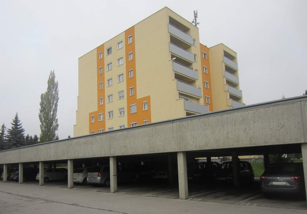 UNBEFRISTETE reizende Wohnung mit separater Küche und Loggia