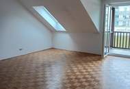 Sonnige Wohnung mit Balkon!