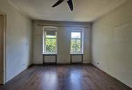 SANIERUNGSBEDÜRFTIGES, CHARAKTERSTARKES EINFAMILIENHAUS IN GUTER WOHNLAGE UND BAHNHOFSNÄHE