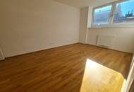 Herrliche Dachgeschosswohnung mit großer Terrasse - Nähe Krottenbachstraße!