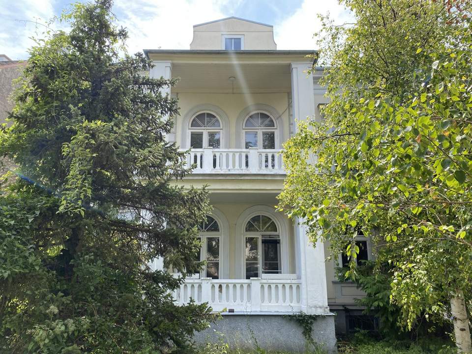 VILLA in BAD VÖSLAU + SONNIGER Garten + Wohnen &amp; Büro + nahe Schloss GAINFARN!