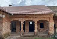 Traditioneller Vierkanthof im Dornröschenschlaf