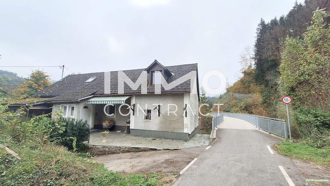 Kleines Wohnhaus mit viel Grund am Stadtrand von Waidhofen an der Ybbs, mit Bachzugang und Hütte