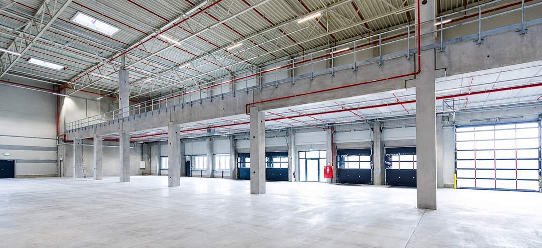 Kombination Lager 3579 m2 inklusive Büro 230 m2 südlich von Wien
