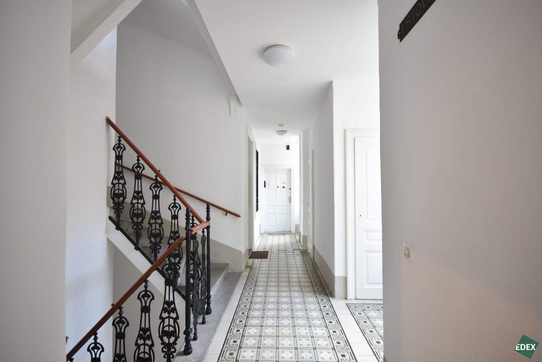 Sanierungsbedürftige Garconniere direkt an der U3