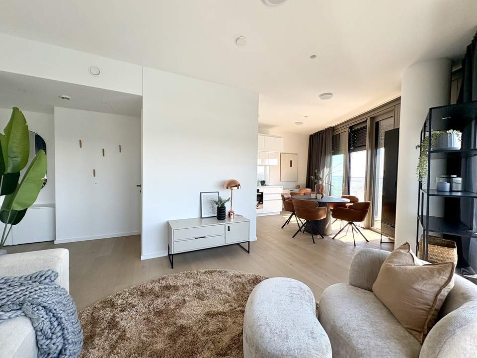 DANUBE FLATS | Exklusive vollmöblierte 2-Zimmer-Wohnung mit Skyline-Blick | Fitness, Pool und Spa