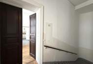 Großzügige 2-Zimmer-Altbauwohnung mit ca. 95 m² - UNBEFRISTET // Spacious 2-Room Period Apartment of approx. 95 m² - UNLIMITED RENT //