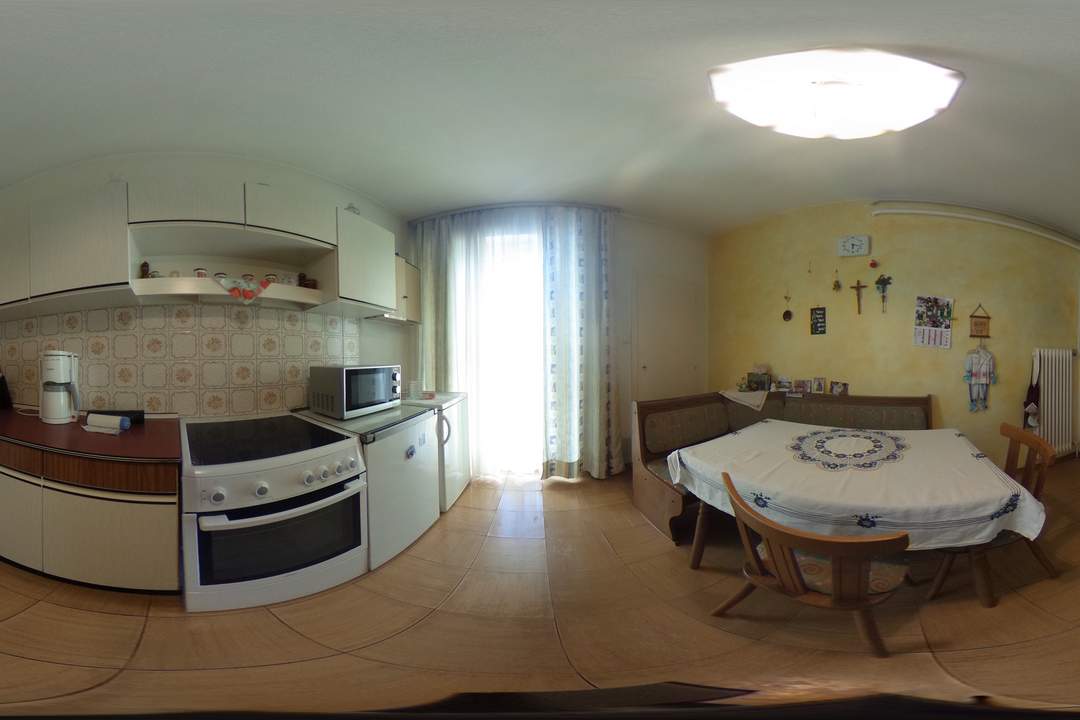 Charmante 3 Zimmer EG Wohnung mit 2 Loggien und Garage