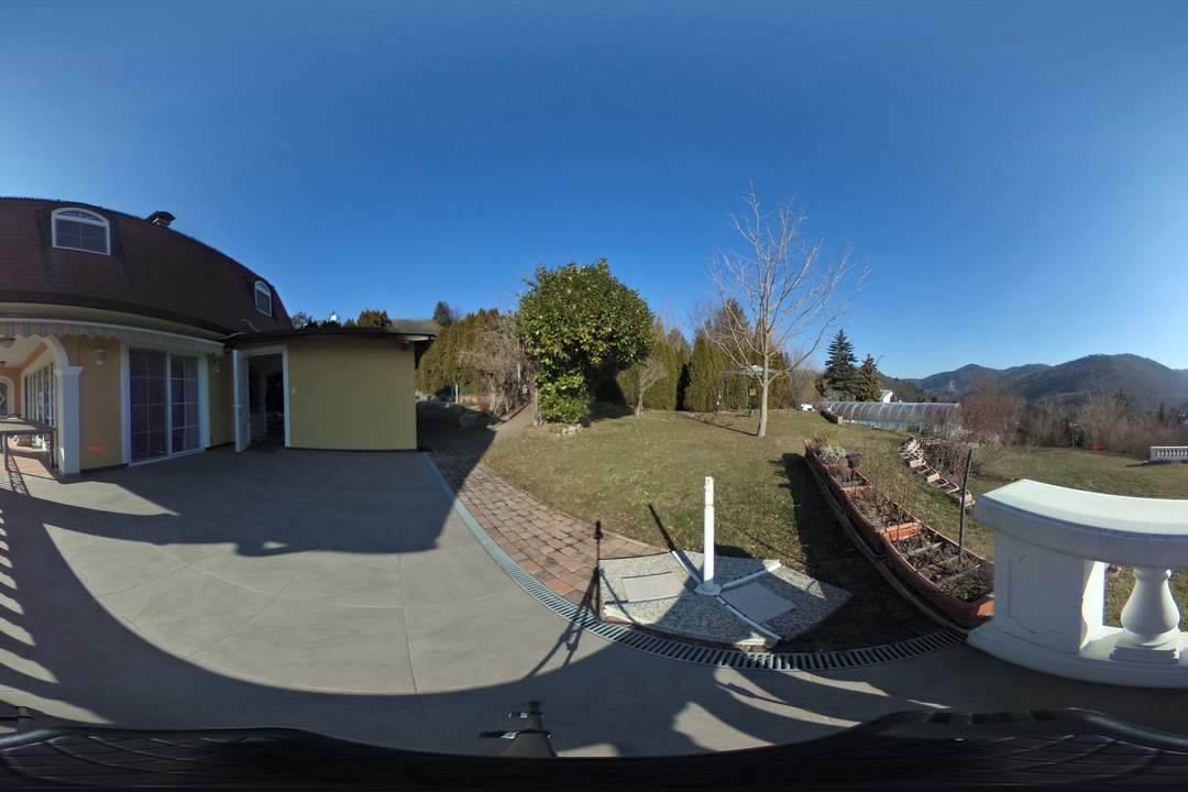 "Exklusiver Besitz mit unverbaubarer Aussicht!"