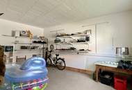 Geniales Stadthaus mit Pool, Poolhaus, großzügigem Wellnessbereich ... alles am neuesten Stand der Technik. Ein zusätzliches Büro/Lager von ca. 120m² als Nebengebäude ist vorhanden.