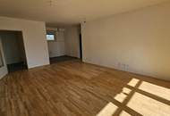 Geräumige und unbefristete 2-Zimmer-Wohnung mit großer Loggia!