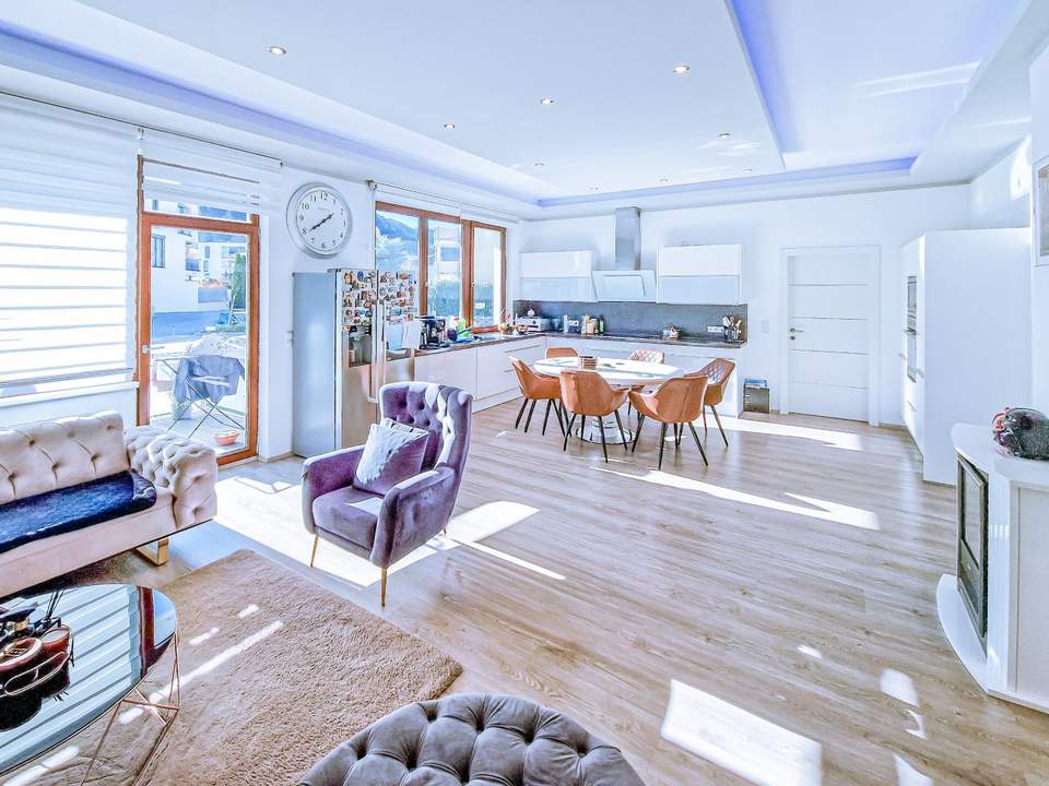 Hochwertiger 106 m² Altbau-Wohntraum mit sonnigem Balkon im Zentrum von Völs!