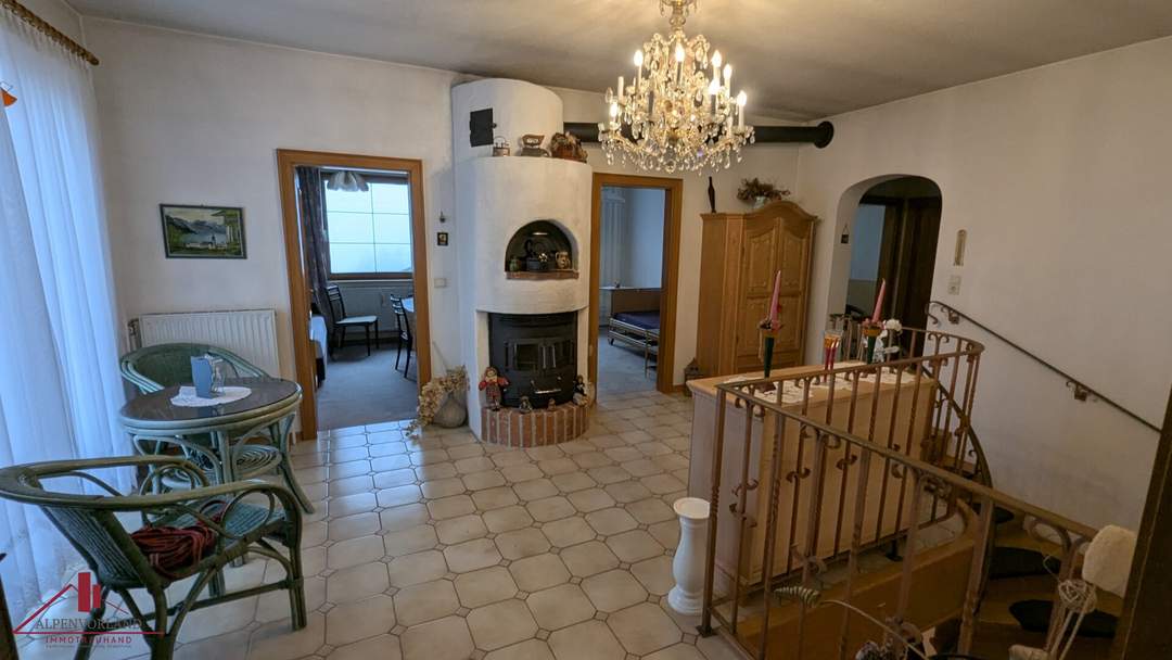 Geräumiges Wohnhaus in Ruhelage, mit Fernblick, in Hainburg an der Donau: ca. 180m² Wohnfläche mit Garten, 2 Terrassen, Pool und Garage!!!