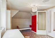 Charmantes Einfamilienhaus mit großzügigem Garten, 2 Garagen und viel Potenzial