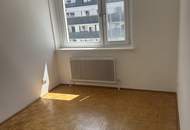 Top Anbindung, Blick in den grünen Innenhof inkl. Stellplatz. Nähe Jörgerstrasse und Kreuzgasse