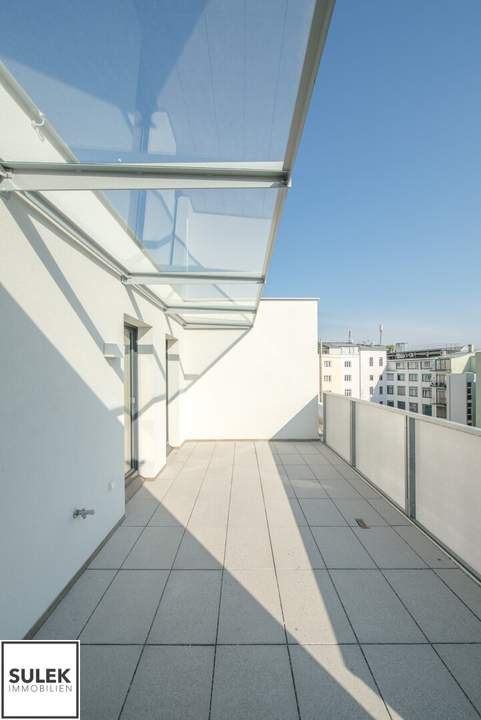ab 1.11.: 3-Zimmer-DG-Wohnung mit Dachterrasse und Loggia!