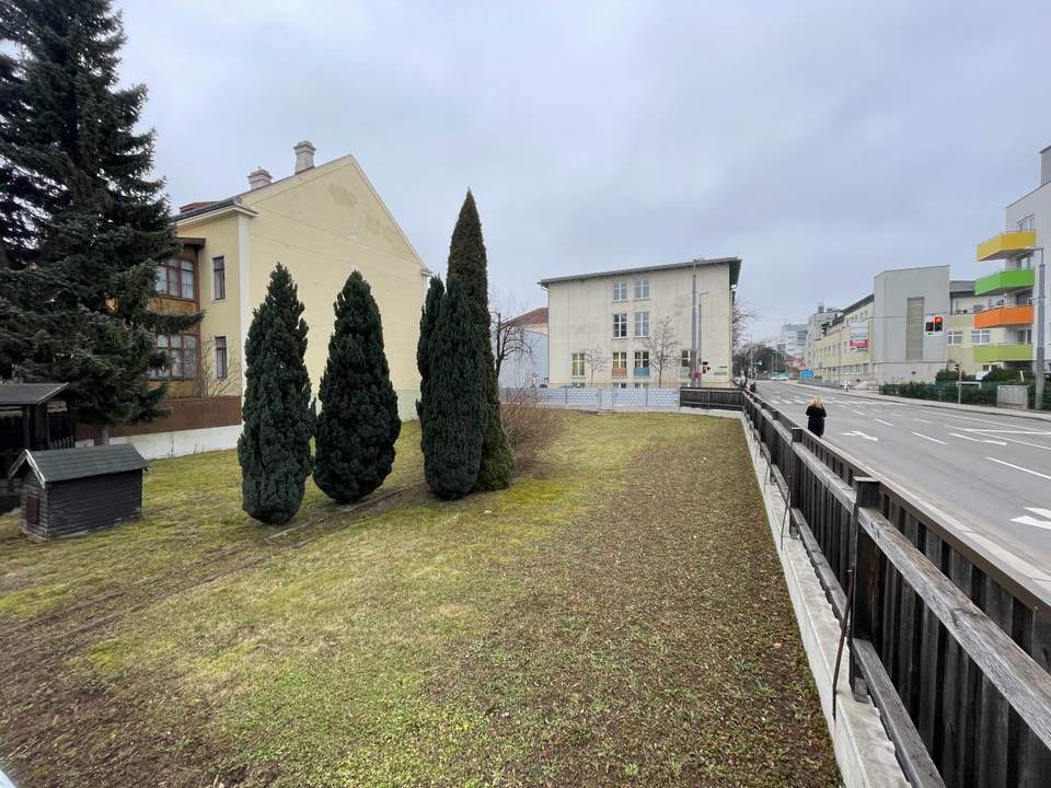 Baugrundstück in frequenter Verkehrslage