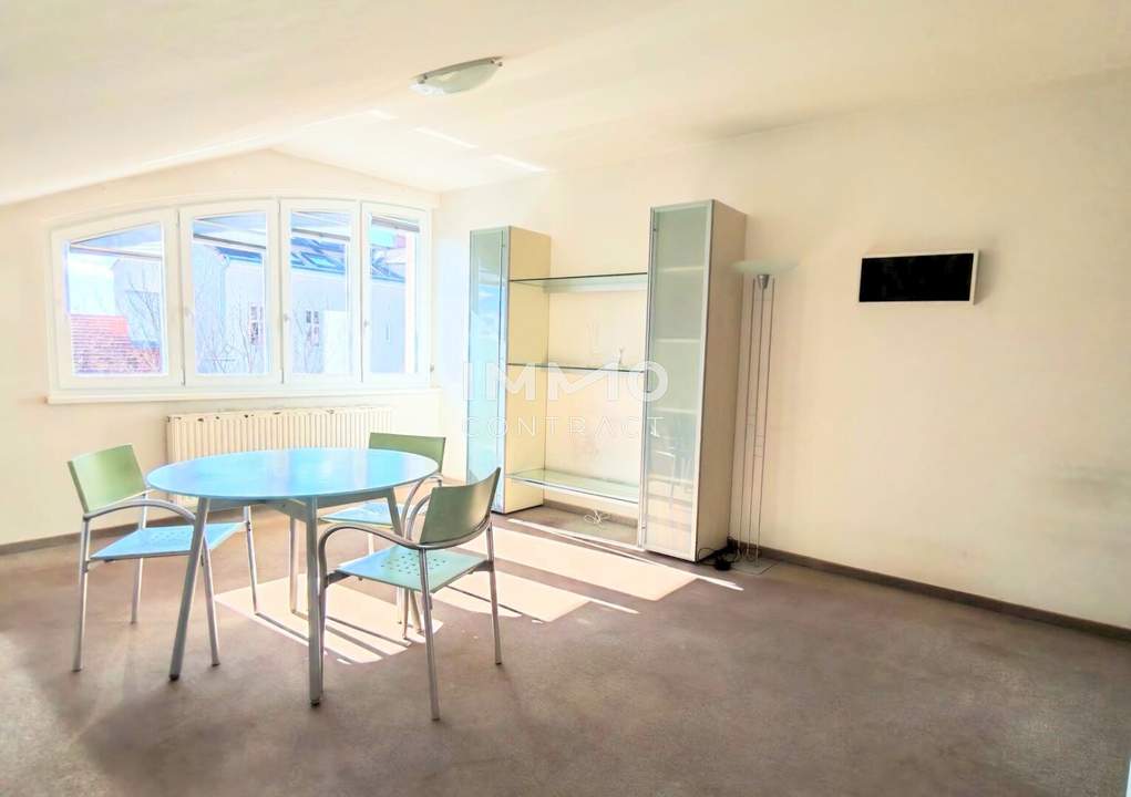 Zentrumsnah wohnen, Ruhe genießen – Helle 3-Zimmer-Dachgeschoß-Wohnung mit Gartenblick