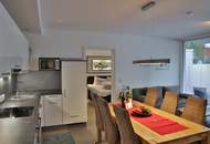 Neuwertige 4-Zimmer-Premiumwohnung möbliert mit 2 Bädern, Eigengarten & 2 Stellplätzen.