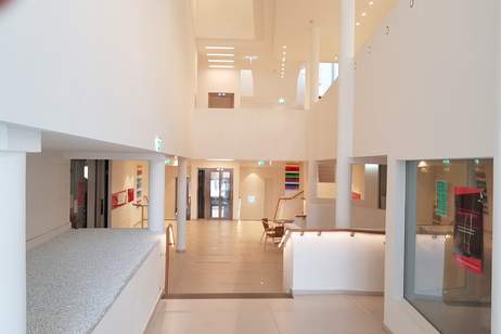 moderne Ordinationsräume mit Blick am Schlossberg | großzügige Außenflächen, Gewerbeobjekt-miete, 1.857,72,€, 2410 Bruck an der Leitha