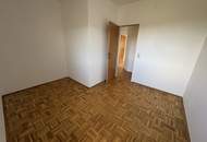 Charmante 3-Zi DG-Wohnung mit moderner Küche - RUHIGE Aussichtslage - Loggia &amp; Carport