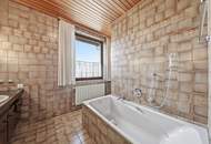 Imposante Liegenschaft mit Gartenparadies, Schwimmteich und Grünbestand – nur 30 Min von Wien