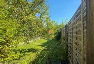 *** kleines gemütliches, möbliertes Häuschen mit Gartenparadies in der Waldrandsiedlung, mit Photovoltaik, Brunnen, Sauna, Garage, Carport,….. ***