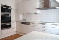 GROßZÜGIGE 3 -ZIMMER-MANSARDENWOHNUNG IM STADTPALAIS