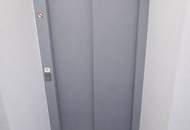 Hochwertig sanierte 2-Zimmer-Wohnung mit Loggia – Stilvoller Wohnkomfort in ruhiger Lage + Top-Anbindung + effizienter Heiztechnik