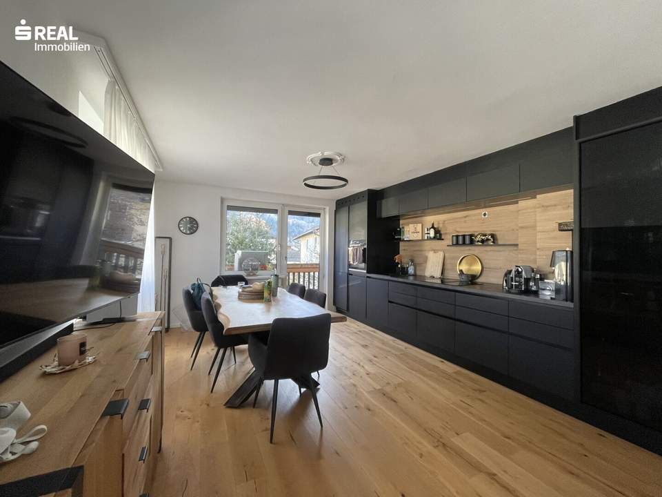 Helle 3-Zimmer-Wohnung mit hochwertiger Einbauküche und Balkon