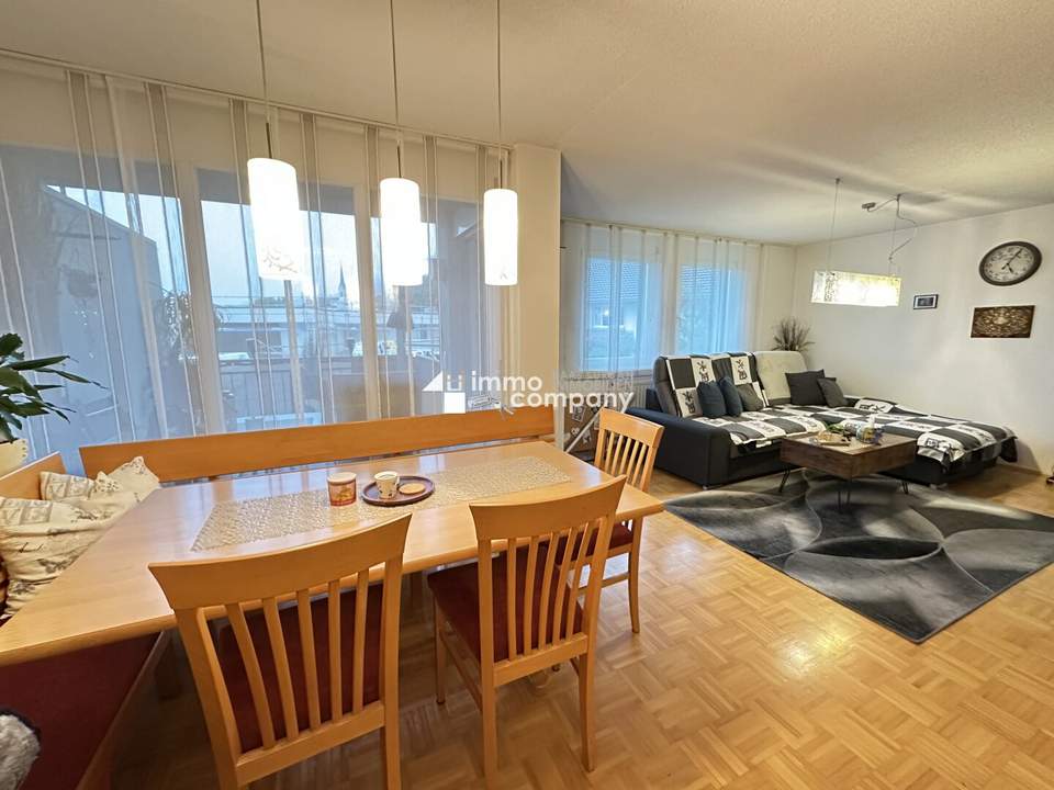! Einmalige Chance ! Ausgezeichnetes Preis-Leistungs-Angebot für diese großzügige 4-Zimmer-Maisonetten-Wohnung mit ZWEI Tiefgaragenplätzen, in Frastanz, sehr geräumiges, verschließbares Kellerabteil.