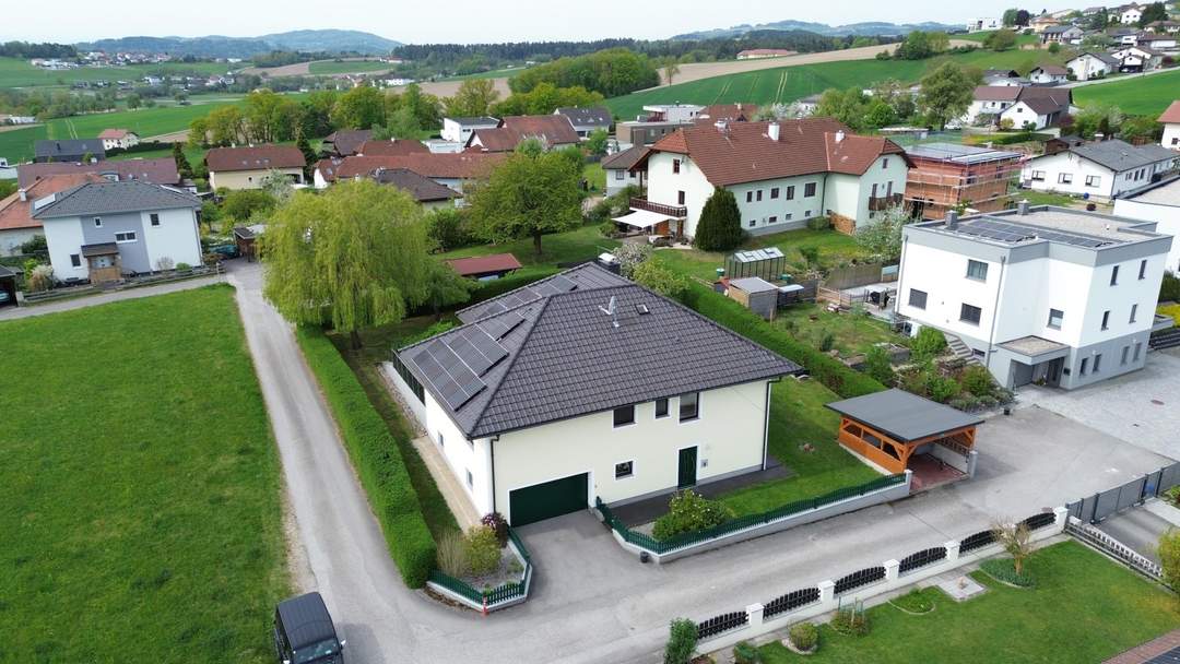 Sehr gepflegtes Einfamilienhaus in Ruhelage - voll unterkellerter Bungalow, Doppelgarage NEUER PREIS!! GENERALSANIERT
