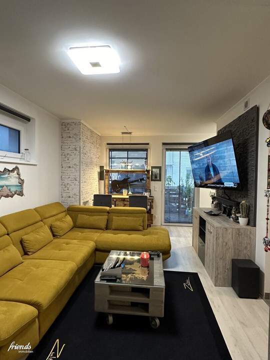 Moderne 2-Zimmer-Wohnung mit Balkon und Garage