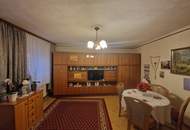 RARITÄT IN HOLLABRUNN: CHARMANTES, SANIERUNGSBEDÜRTIGES LANDHAUS MIT BAULANDRESERVE IN SEHR GUTER WOHNLAGE MIT HERRLICHEM GARTEN SAMT ALTBAUMBESTAND