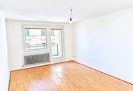 Sanierte 4-5 Zimmer Wohnung mit Loggia