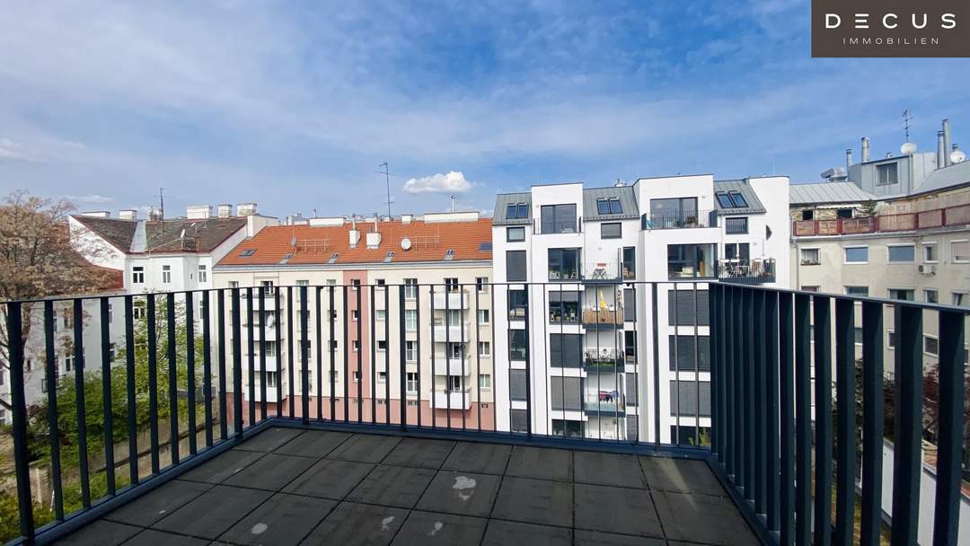 / IN DEN RUHIGEN INNENHOF AUSGERICHTET / DACHGESCHOSSWOHNUNG / TERRASSE / 2 ZIMMER