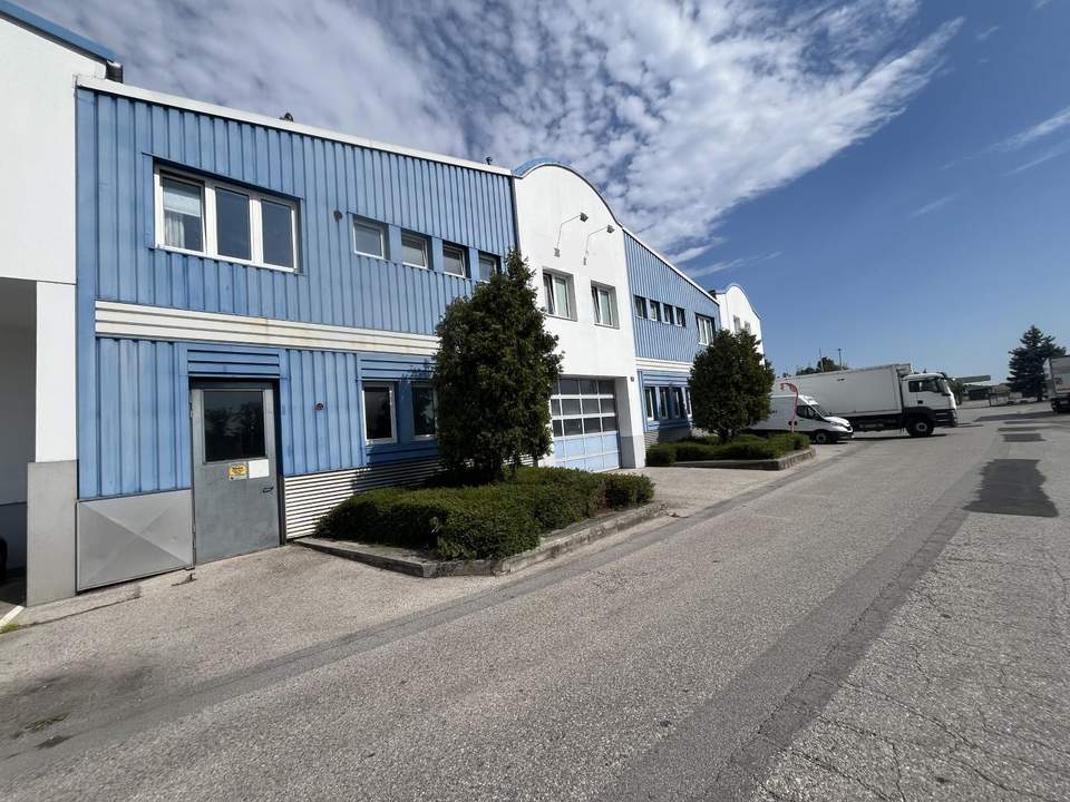 Großzügige Lagerhalle mit vielseitig nutzbarem Bürotrakt in Neunkirchen