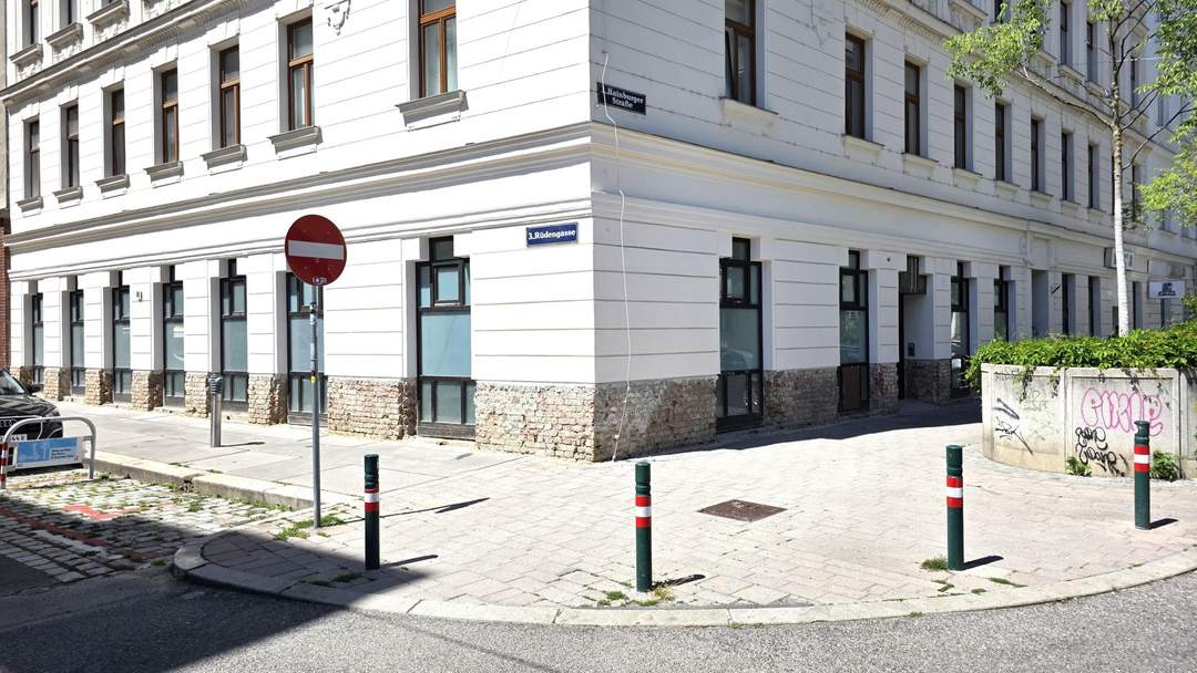 Fantastisches ECKLOKAL - direkt bei U3 Kardinal-Nagl-Platz !!