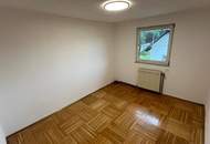 Ruhige Mietwohnung mit zusätzlichem Zimmer im Dachgeschoß und Stellplatz in der Doppelgarage