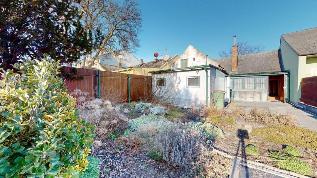 Althaus und Garten mit Perspektive